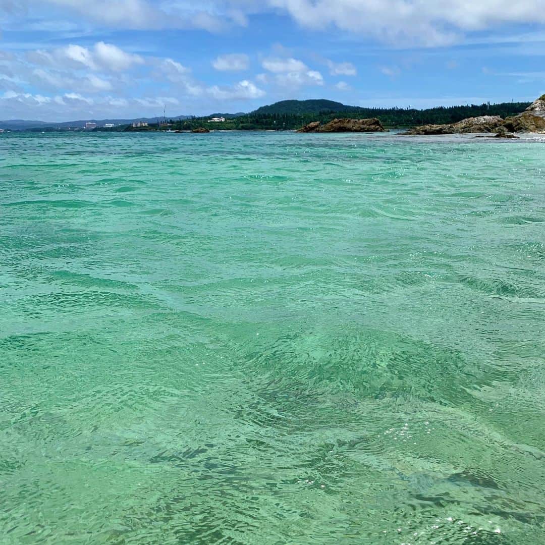 一双麻希 さんのインスタグラム写真 - (一双麻希 Instagram)「海の日🌊🏖 去年行った沖縄の海が恋しくて恋しくて..😭写真を見返したり思い出しながら、 雨の休日はお家で過ごしました☹️ 山も好きだけど、やっぱり海が大大好き。 どうか早く、、気楽にまずは国内旅行ができるようになりますように。><🙏 ・ #思い出写真 #海の日 #沖縄旅行 #夕暮れバナナボート🍌 #貸切ビーチ✌️ #OkinawaTrip #沖縄 #恩納村 #自然好き #自然写真 #海写真 #旅好き #旅好き女子 #アウトドア女子 #アウトドア好き #キャンプ女子 #キャンプ好き #夏写真 #沖縄ビーチ #happysmile #memories #nature #okinawabeach #naturephotography #okinawa #summerfashion #summerpic」7月23日 18時31分 - isso_maki315