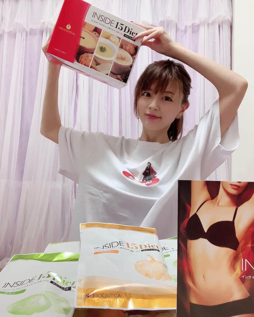 satomiさんのインスタグラム写真 - (satomiInstagram)「やっときたー！大好きなキングダムTシャツ❤️ 嬴政好きにはたまらん→ユニセックスタイプ👕 →(@slyde2018)(@atmos_japan )チェックしてみてね！ ・ そして今日から短期集中ダイエット🌟 トレーニングに加えてメソシューティカルの 置き換えダイエットチャレンジ🐷 コロナ太りの2キロの壁を突破したいww ・ ______________________________ 着用　:ユニセックス　169cm:XLサイズ EISEI LOGO TEE（嬴政） COLOR：WHITE ______________________________ ・  #kingdom_slyde #キングダムコラボ @mesoceutical @toku.tamu #メソシューティカル #mesoceutical #トクタム #tokutamu #キングダム #嬴政 #吉沢亮 #山崎賢人 #ダイエット #置き換えダイエット #ダイエット女子 #痩せたい #kingdom #橋本環奈」7月23日 18時36分 - saatoomii47