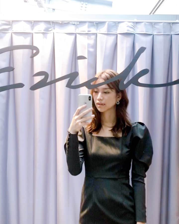 のインスタグラム：「🍁 今年の秋にデビューするアパレルブランド 『eizick』(@ezick.official)  モードでクールだけど女性らしいシルエットやデザインが素敵でした💕 私はこのチェックのワンピを注文したよ☆ 秋に着るのが楽しみ🍁✨ * * #ezick#エジック」