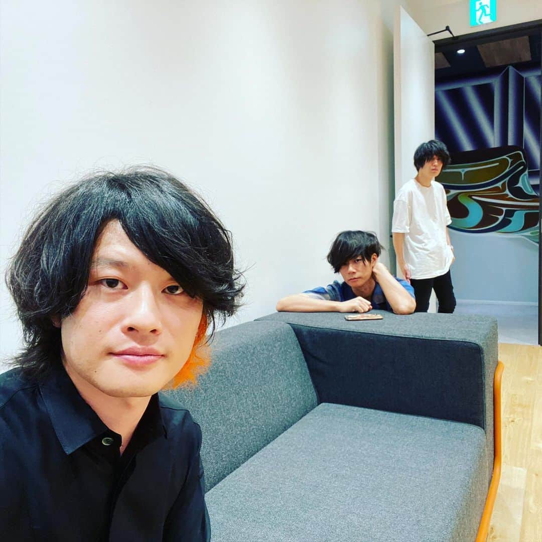 磯部寛之のインスタグラム：「Long time no see, I hope you’re all doing well! NHK “SHIBUYA NOTE” tonight from 10pm. See ya later! Hiro お久しぶりです、元気でやってますか？今夜22時からNHKシブヤノオト出演です。また後ほど！　ひろ  ＊時間間違えてたので修正。。。教えてくれた皆さん本当にありがとうございます。恥  #alexandros #nhk #shibuyanote #シブヤノオト」