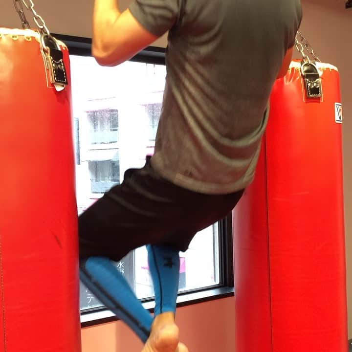 のインスタグラム：「Turned 42 thanks for all the birthday wishes #birthdaytraining #誕トレ 来年は20回連続できるように頑張る」