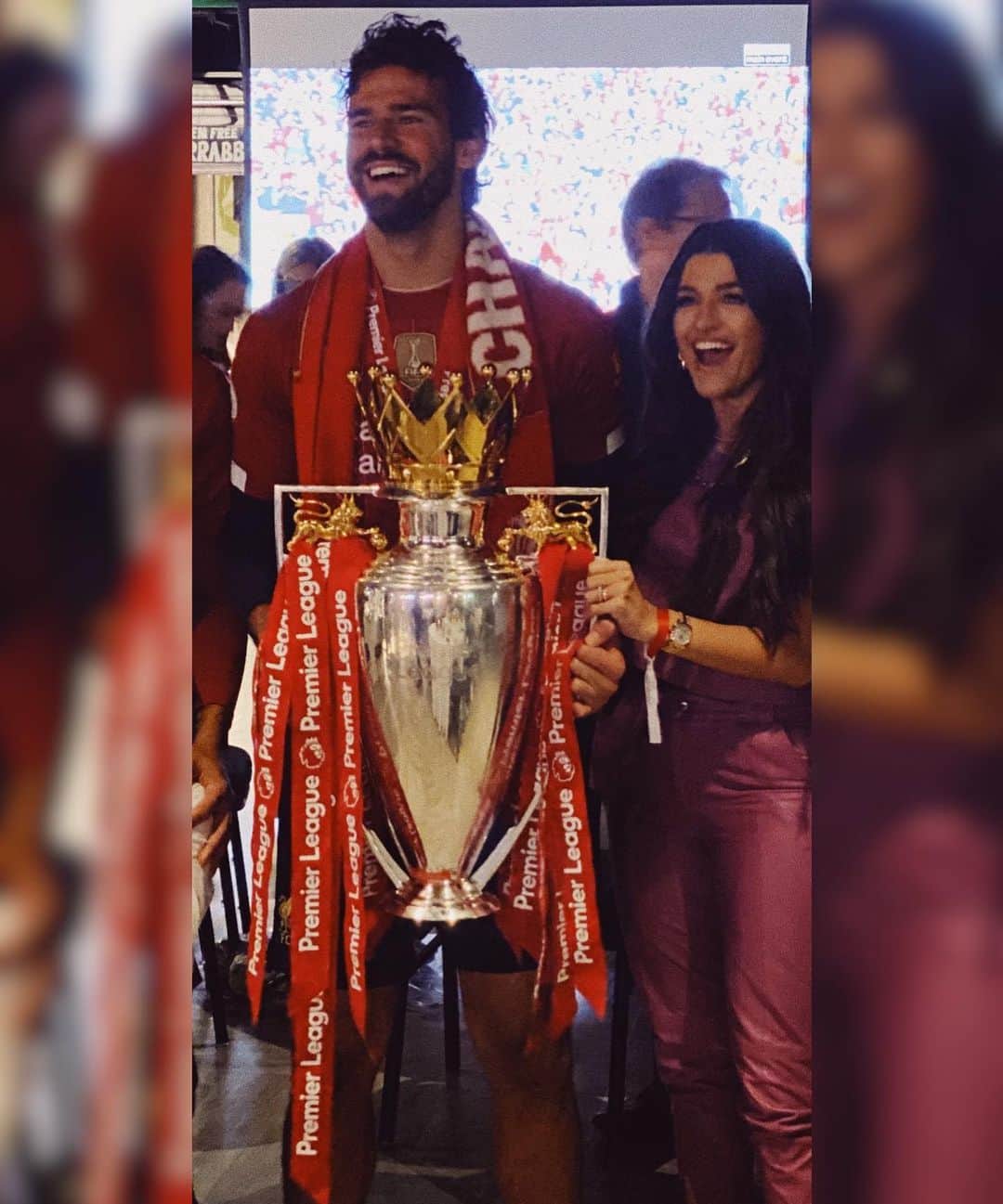 ナタリア・ベッカーのインスタグラム：「ALEGRIA E GRATIDÃO por viver isso... Que história linda, que temporada, que experiência 🏆❤️ #YNWA #LFC #Godisgood #plchampions」