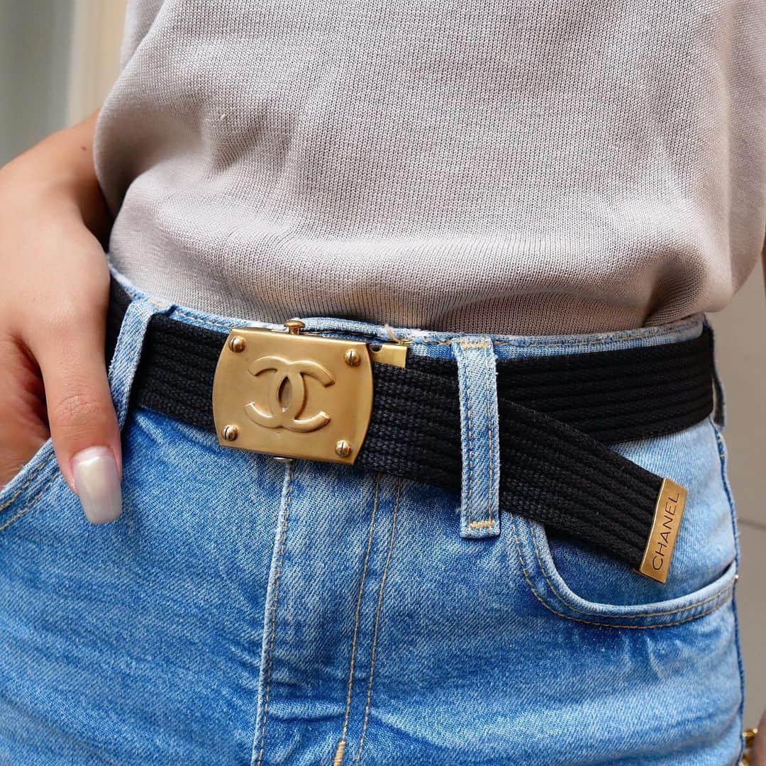 Vintage Brand Boutique AMOREさんのインスタグラム写真 - (Vintage Brand Boutique AMOREInstagram)「Vintage Chanel belt from 1994.  📌On website search for AO27402  ▶︎Free Shipping Worldwide✈️ ≫≫≫ DM for more information 📩 info@amorevintagetokyo.com #AMOREvintage #AMORETOKYO #tokyo #Omotesando #Aoyama #harajuku #vintage #vintageshop #ヴィンテージ #ヴィンテージショップ #アモーレ #アモーレトーキョー #表参道 #青山 #原宿#東京 #chanel #chanelvintage #vintagechanel #ヴィンテージ #シャネル #ヴィンテージシャネル #シャネルヴィンテージ #amorewardrobe #アモーレワードローブ」7月23日 19時01分 - amore_tokyo