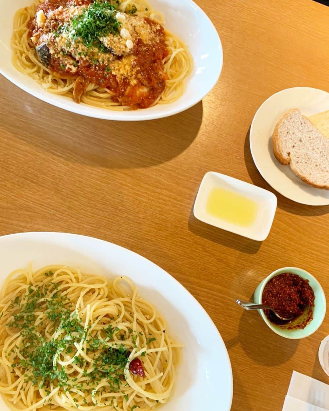 加賀其真美さんのインスタグラム写真 - (加賀其真美Instagram)「最近よくパスタを食べたくなる🍝💖💖 ペペロンチーロ🥴ナスたっぷりのトマトソース🍅それからやっぱり明太子🤤 選ぶのにいつも時間かかる😜💦 皆さんはなにパスタが好き😳？ ． ． ． #パスタ#ぱすた#パスタランチ#パスタ好き#パスタタイム#福岡」7月23日 19時01分 - mami_kagasono