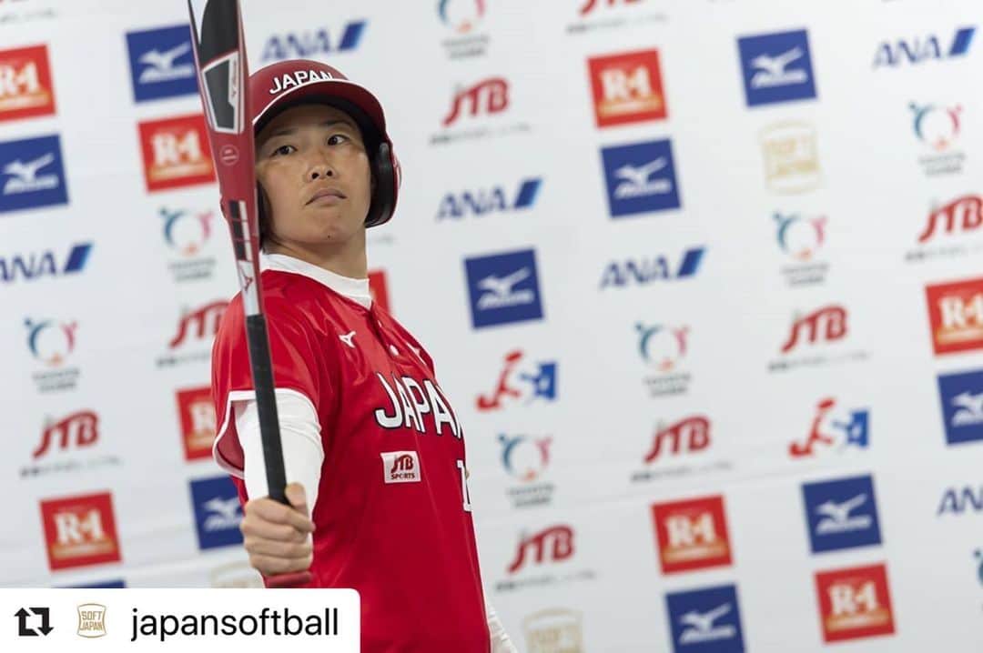 山田恵里のインスタグラム：「#Repost @japansoftball with @make_repost ・・・ 昨日7/22、ソフトボール女子TOP日本代表チームの新ユニフォーム発表会見を行いました。  チームキャプテンの山田恵里 @eriyamada19 選手が、 赤いホームユニフォームと白のビジターユニフォームを着用して披露しました。  #softjapan #jsa #softball #ソフトボール」