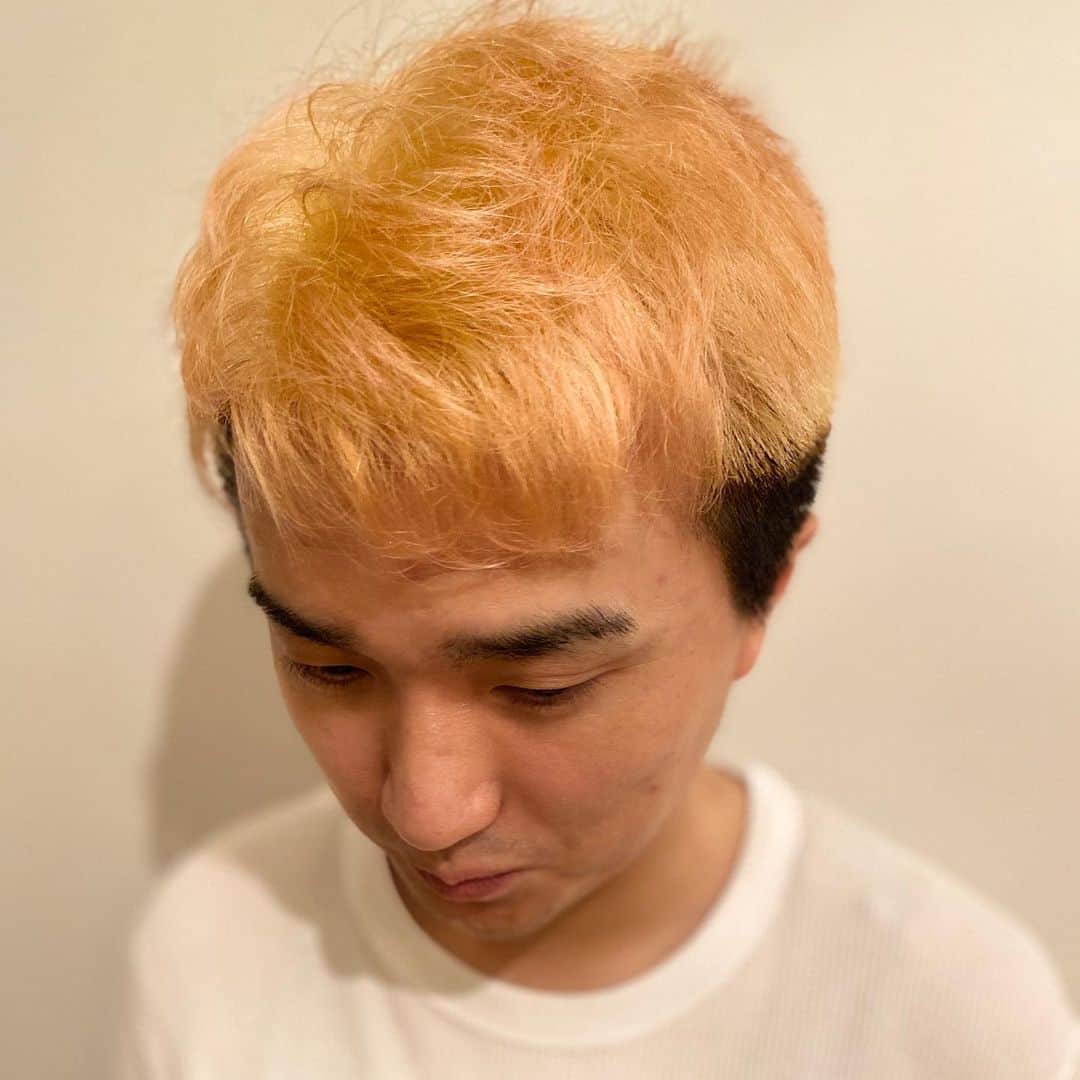 長谷川ヨシテルのインスタグラム：「‪前回、思いの外、周囲の評判が良かったんで、また金髪にしました！笑‬ ‪もみあげは黒のままなんで、兜かぶっても特に支障は無い仕上がりです〜🏯‬」