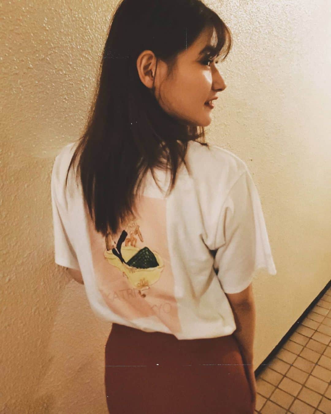 江藤彩也香さんのインスタグラム写真 - (江藤彩也香Instagram)「このTシャツ本当に可愛いのん、、！  英語の意味が、「お風呂の時間は大好き。でもお風呂に入るまでの道のみがめんどくさいよね」っていう女の子あるある過ぎるTシャツ。。色ちがいのも違う女の子あるある過ぎてめっちゃかわいいねん❣️  #fashion #ootd #makeup #ラフコーデ #ストリートファッション #katrintokyo #コーチ #coach #ウエストポーチ #原宿 #東京 #大分出身 #japanesegirl #japanesetalent #tokyo #harajuku #selfie #instagood #love #kawaii #followme #江藤彩也香」7月23日 19時04分 - sayakadayo_