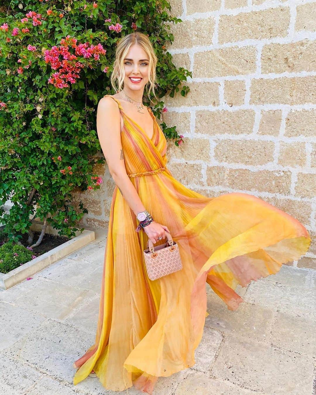 Blonde Saladさんのインスタグラム写真 - (Blonde SaladInstagram)「INTERRUPTING YOUR FEED TO GIVE YOU SOME MAGIC💛 Our stunning muse wearing @dior yesterday in Lecce for an amazing Dior Cruise 2021🌅 @chiaraferragni #theblondesalad #chiaraferragni #dior #lecce #diorcruise2021」7月23日 19時10分 - theblondesalad