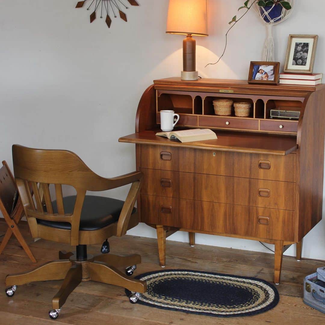 のインスタグラム：「F9782/CABINET DESK CHAIR  @acme_vintage @acme_original  Contact:ACME Furniture MEGURO St. TEL 03-5720-1071」
