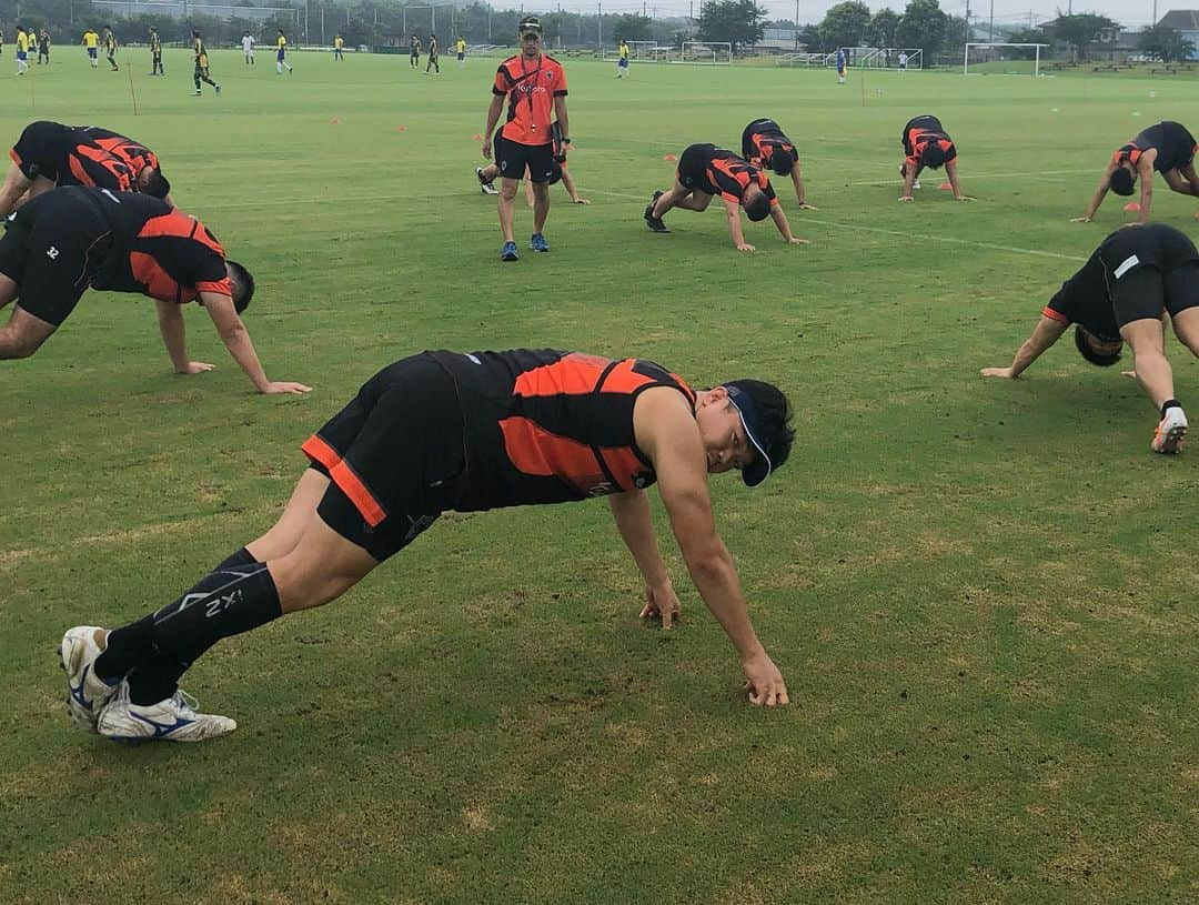 立川理道さんのインスタグラム写真 - (立川理道Instagram)「①Team training Day2 ②ソーシャルディスタンスウォームアップ　 カメラ目線の左尻。鉄板。 @hiroaki_sugimoto_  ③今日はルーキーも一緒に。 @tomoki.10rug  ④try or touch？ @honeti_taumohaapai  @takuromero  ⑤Nice smile @gerhardvdh  ⑥誰か1番かな？ @poipoipopopoi  @kazuhiro_goya  @pouli.teaupa  ⑦スキルトレーニング 剛腕ラピースDF 軍曹スラッシー目線が怖い @slushi15  ⑧アゴ大介 @daisukemaru_31  ⑨バイクでも追い込み @konno_tatsuro  ⑩最年少ボーイ&才田君へらへらせんといて。 @helupride  @saisaisaisatoshi   #kubotaspears」7月23日 19時21分 - harumichi1202