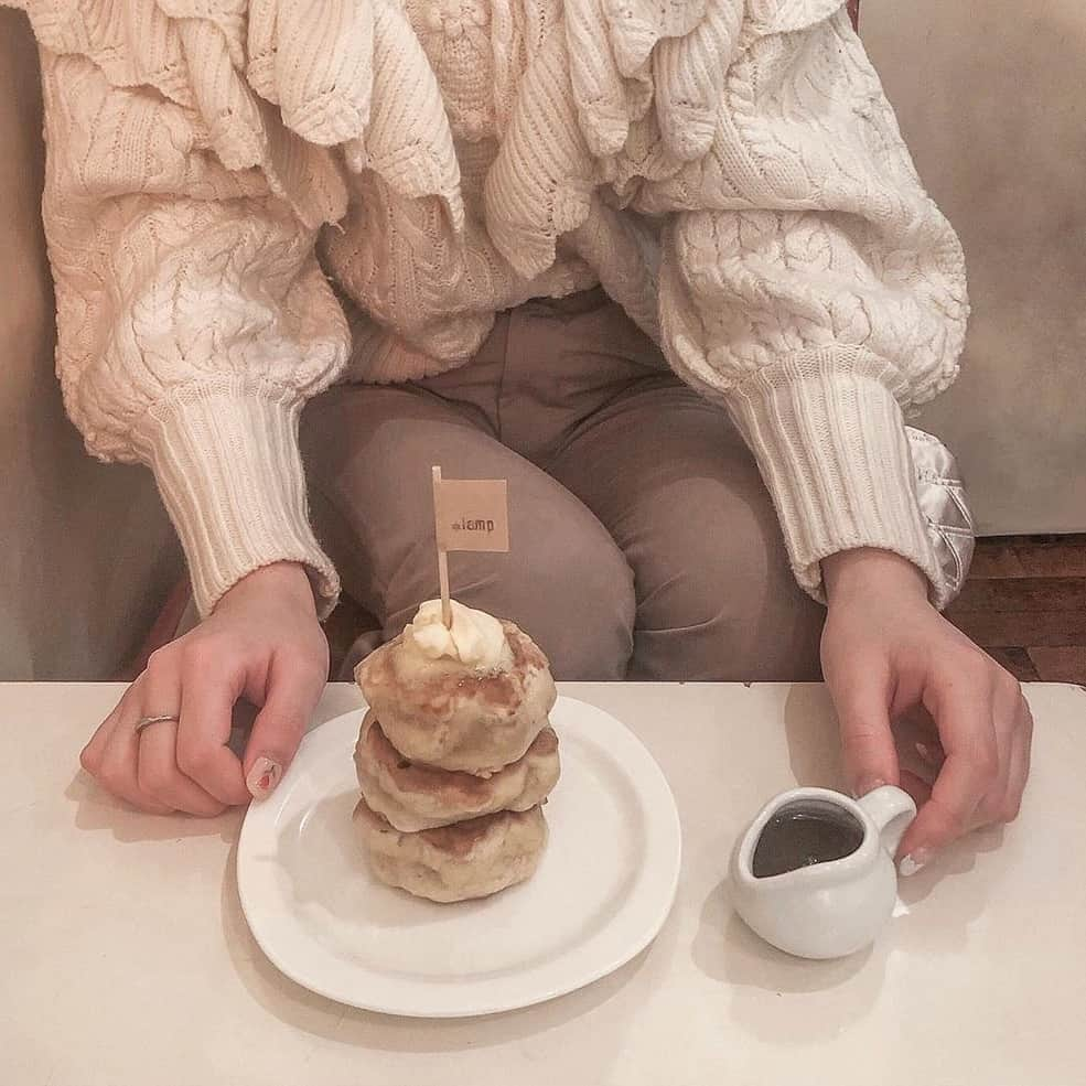 PATRA magazineさんのインスタグラム写真 - (PATRA magazineInstagram)「7/23♡スワイプしてね👉「小ぶりで可愛い♡”cafe Lamp”のパンケーキ🥞」⠀ .⠀ 小ぶりで食べやすい♪⠀ .⠀ 見た目もとっても可愛い”cafe Lamp”のパンケーキをご紹介♡⠀ .⠀ 滑らかなバターがよく合う懐かしさも感じるシンプルな味わい♡⠀ .⠀ トッピングでホイップも追加してみてね◎⠀ .⠀ ♡店舗情報♡⠀ 最寄駅：池袋駅⠀ 営業時間：水・金・土12:00～18:00⠀ 　　　　　火12:00〜17:30⠀ 　　　　　木12:30〜18:00⠀ 定休日：日・月曜日⠀ .⠀ Thank you 🌹⠀ @suzylily._ / @hotate__0426⠀ @nmt_oo / @80ll26_⠀ @hono1222 / ⠀ .⠀ 今女の子の中で流行っているコトやITEMがあればPATRAをタグ付けして教えてね❤︎⠀ 皆さんのすてきな投稿をぜひ紹介させてください！⠀ .⠀ #PATRA #カフェ巡り #おしゃれカフェ #インスタ映え #フォトジェニック #池袋カフェ #パンケーキ #スイーツ #池袋 #cafelamp #ランチ #おしゃれ #可愛い #穴場カフェ #話題 #おすすめスポット⠀」7月23日 19時30分 - patra__jp