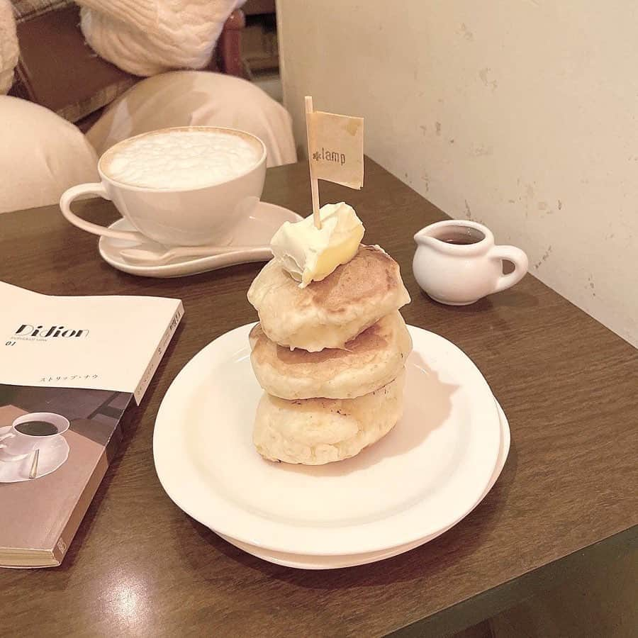 PATRA magazineさんのインスタグラム写真 - (PATRA magazineInstagram)「7/23♡スワイプしてね👉「小ぶりで可愛い♡”cafe Lamp”のパンケーキ🥞」⠀ .⠀ 小ぶりで食べやすい♪⠀ .⠀ 見た目もとっても可愛い”cafe Lamp”のパンケーキをご紹介♡⠀ .⠀ 滑らかなバターがよく合う懐かしさも感じるシンプルな味わい♡⠀ .⠀ トッピングでホイップも追加してみてね◎⠀ .⠀ ♡店舗情報♡⠀ 最寄駅：池袋駅⠀ 営業時間：水・金・土12:00～18:00⠀ 　　　　　火12:00〜17:30⠀ 　　　　　木12:30〜18:00⠀ 定休日：日・月曜日⠀ .⠀ Thank you 🌹⠀ @suzylily._ / @hotate__0426⠀ @nmt_oo / @80ll26_⠀ @hono1222 / ⠀ .⠀ 今女の子の中で流行っているコトやITEMがあればPATRAをタグ付けして教えてね❤︎⠀ 皆さんのすてきな投稿をぜひ紹介させてください！⠀ .⠀ #PATRA #カフェ巡り #おしゃれカフェ #インスタ映え #フォトジェニック #池袋カフェ #パンケーキ #スイーツ #池袋 #cafelamp #ランチ #おしゃれ #可愛い #穴場カフェ #話題 #おすすめスポット⠀」7月23日 19時30分 - patra__jp