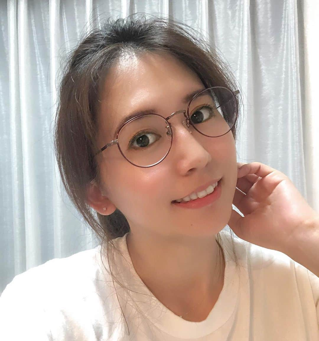 坪井安奈のインスタグラム：「私は太ると顔に肉がつきやすい体質なので、ハイフとかヘッドスパとかいろいろ試してるんだけど、昔からお気に入りなのが美容鍼😍﻿ ﻿ 今回行ったのは代々木上原の鍼灸サロン☘新しくできたばかりですごく綺麗だった✨﻿ ﻿ 30本うってもらったよ😎﻿ 鍼は小顔効果ももちろんだけど、目の疲れがとれたり、体の巡りが良くなるから健康って意味でもオススメ👍﻿  終わったあと、すぐにメイクしてもOKなのも嬉しい😊 ﻿ #pr #鍼灸サロンlaconcier #laconcier #ラコンシェル ﻿#コラボベース﻿ #鍼 #美容鍼 #鍼治療 #鍼灸 #鍼﻿ #代々木上原 #代々木上原美容 #代々木上原サロン ﻿ #小顔 ﻿#小顔効果 #acupuncture」