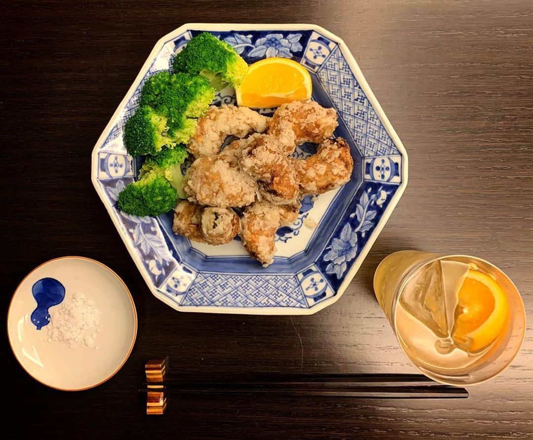 のインスタグラム：「男子ご飯レシピ参照 #晩ご飯 #ゴーヤの豚肉巻き揚げ  #gucciepilogue  #ハイボール #ブロッコリー #桃 @yamanashi_peach  #春日居  #祐ご飯  #利ご飯 #男子ごはん」