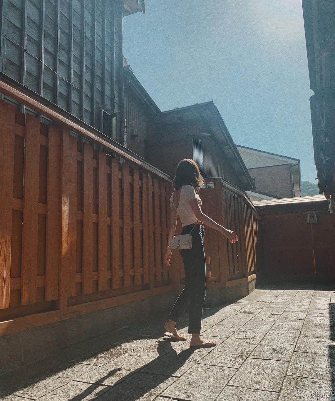 小屋春菜のインスタグラム：「#outfit  #outfits  #アウトフィット  #デニムコーデ  #デニム  #ジーンズ  #シンプルコーデ  写真は今日じゃない💭」