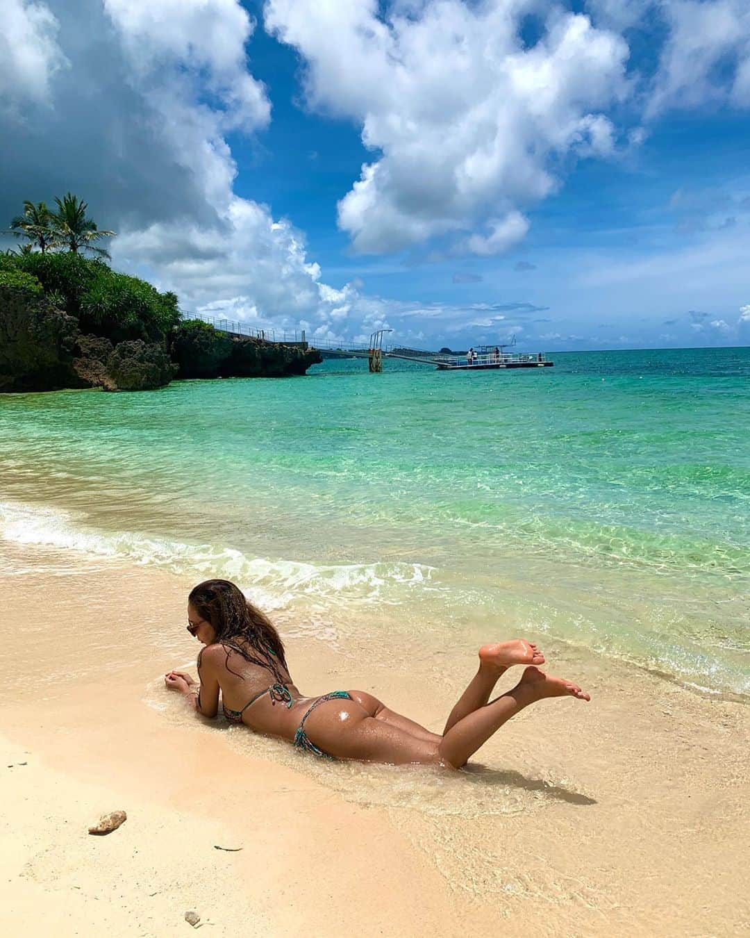 エリカ・セイラさんのインスタグラム写真 - (エリカ・セイラInstagram)「Salt in the air, sand in my hair💙🧜🏾‍♀️ #swimsuit #swimwear #summer #model #bikinimodel #bikinibabe #bikinigirl #ブラジリアンビキニ #HalfJapanese #eurasian #bathingsuit #水着 #ビキニ #モデル #ハーフ #日焼け女子 #beachbody #海 #beach #vacation  #resort #travelling #旅行 #vitaminsea #Okinawa #沖縄 #沖縄旅行 #恩納村 #hotelmoonbeach #bluemanbrasil」7月19日 22時25分 - erica_sarah_