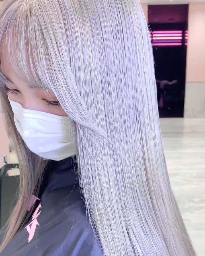 原涼香のインスタグラム：「ワンホン🇨🇳ちゃんみたいな 上品ベージュでワンランク上のスタイル🤍 『  𝐕𝐚𝐧𝐢𝐥𝐥𝐚 𝐛𝐥𝐨𝐧𝐝 』ㅤㅤㅤㅤㅤ ケアブリーチ3〜4」