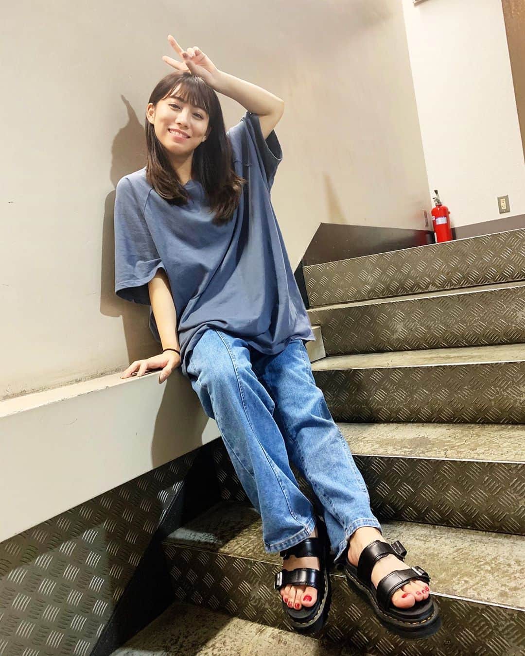 のインスタグラム：「やっほほい☀︎☀︎ 今日もリハーサルでした♪ 楽しかったああああ やっぱ歌って踊るって楽しい〜 早くみんなに見てほしい〜 無観客ライブ配信まで、あと1週間！！！！！ 待ちきれん〜🥺🥺🥺🥺 リハ日のラフ着でぱしゃり📸 #シャチZERO #fashion #ラフコーデ#bigtshirt」