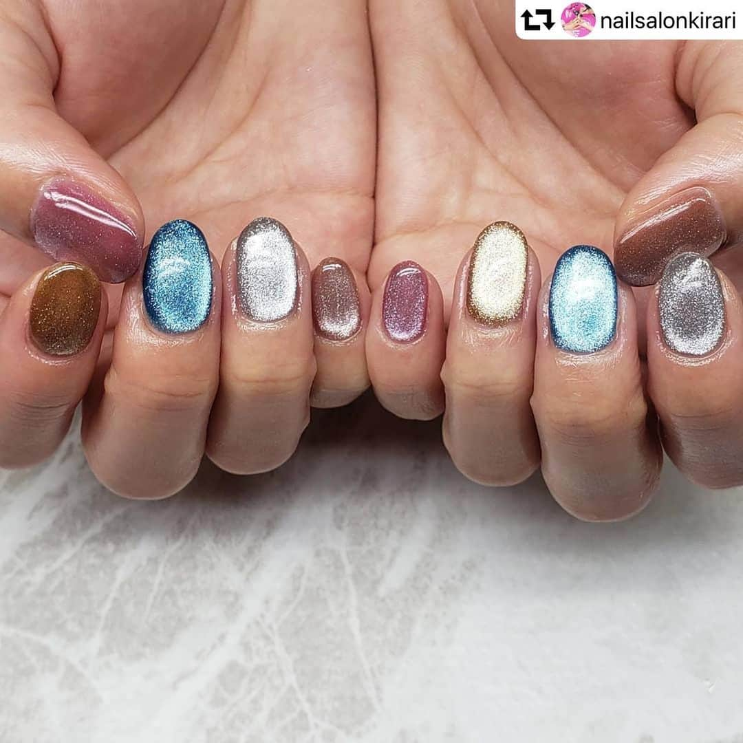 Icegel Nailさんのインスタグラム写真 - (Icegel NailInstagram)「#아이스젤 #별빛네일 해외에서도 난리난 #조명놀이 역시! 아이스젤 별빛네일이예요^^ 반짝이는 광택감! 발색이 차원이 다르죠~~^^  #repost @nailsalonkirari ・・・ お客様ネイル❤  #スターギャラクシー#icegel#マグネットジェル#ネイル#ジェルネイル#木更津#君津#袖ヶ浦#市原#出張ネイル#自宅サロン」7月19日 22時49分 - icegelnail