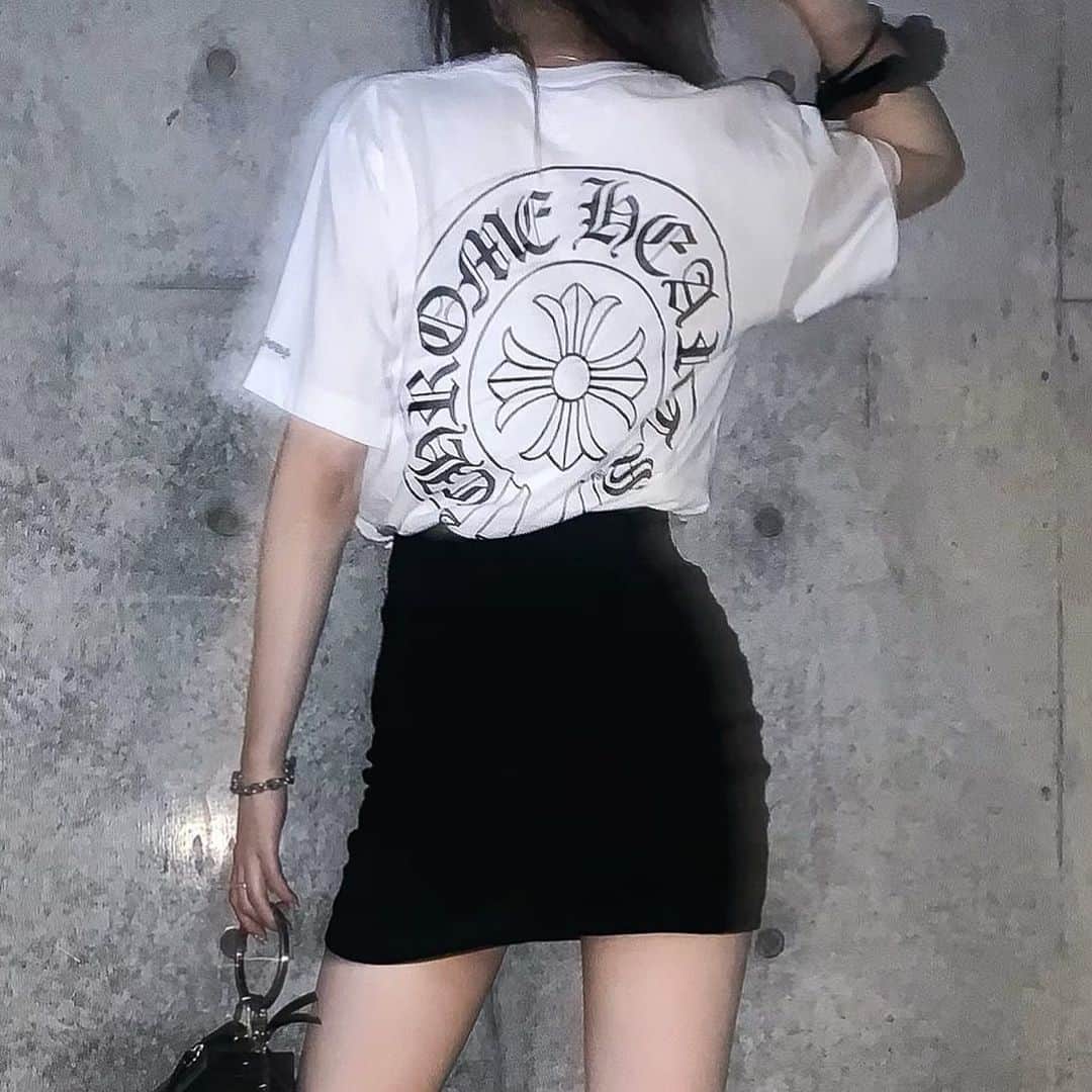 原涼香のインスタグラム：「my @chromeheartsofficial 🖤 バックプリントがお気に入り🦋 ㅤㅤㅤㅤㅤㅤㅤㅤㅤㅤㅤㅤㅤ」