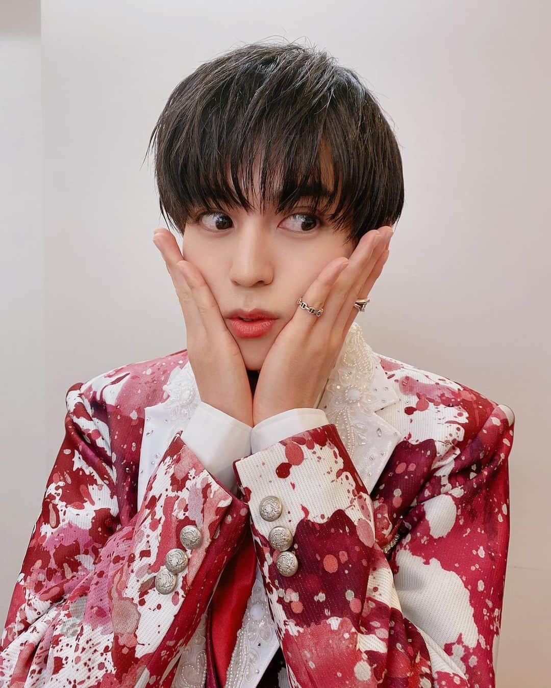 のインスタグラム：「24歳になったという驚きが隠せない様子。  誕生日のお祝いのメッセージなど送ってくれたくさんみなさんありがとうございます！  ちゃんと見てます！！！  いつも支えてくれてありがとう。 今年も更なる飛躍をできるよう努力していきたいと思います！  これからもよろしくね♪  #my #birthday」