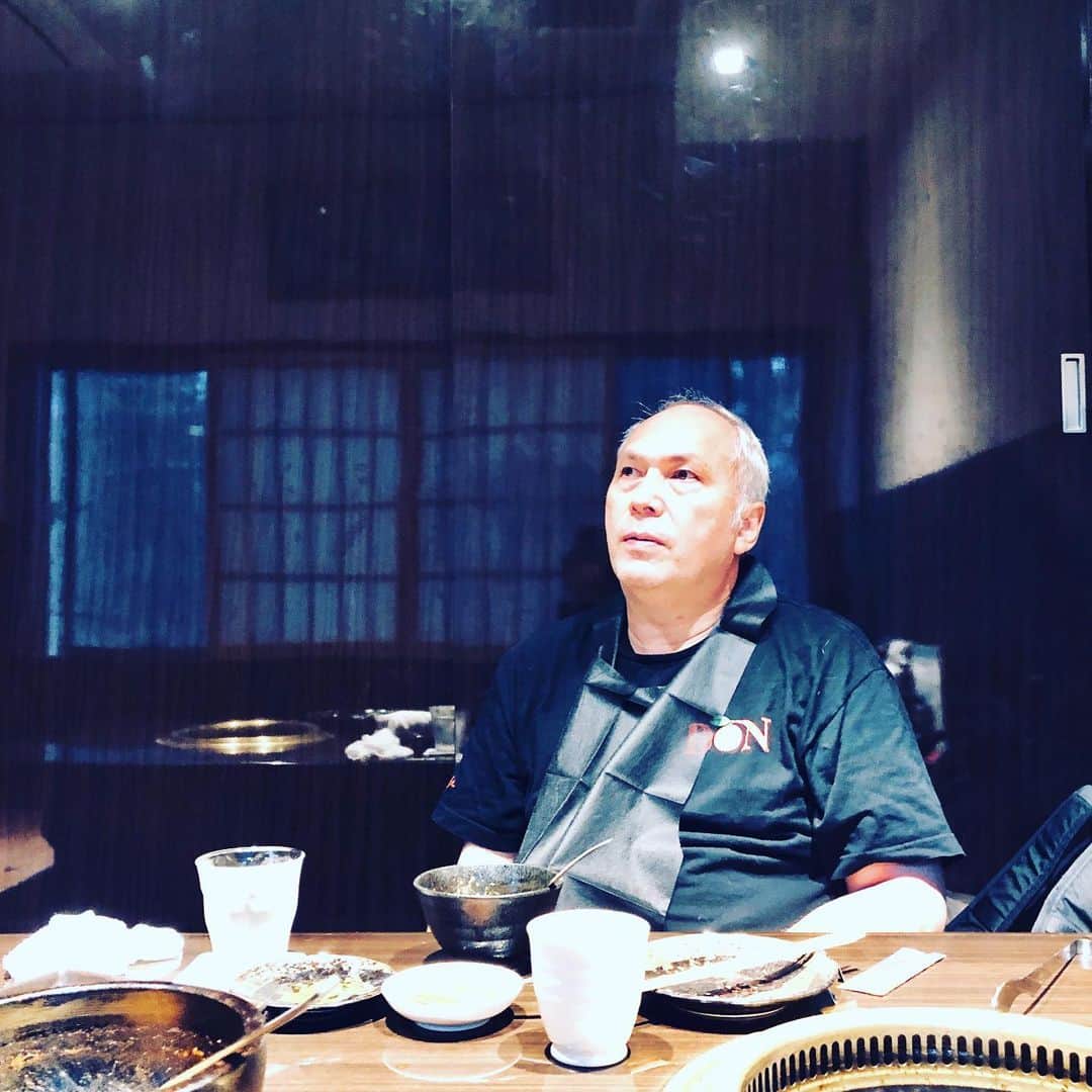 池田有希子のインスタグラム：「カッコよい感じに撮りましたが食べ過ぎて動けなくなったところです。  #heatetoomuch」