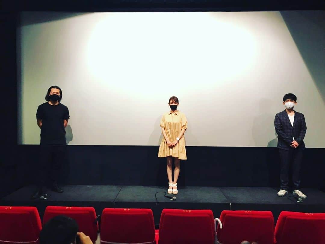 小林夏子のインスタグラム：「初体験の ソーシャルディスタンス登壇。  「バードソング」アフタートーク とても懐かしく 楽しい時間でした。  ご来場いただいた皆さま どうもありがとうございました！  #birdsong #movie #cinema #stage #talk #distance  #mask #newstyle #postcard #sign #actress #love #life #thanks」