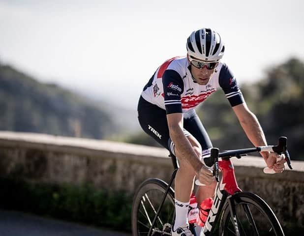 ヴィンチェンツォ・ニバリさんのインスタグラム写真 - (ヴィンチェンツォ・ニバリInstagram)「Anch'io sono diventato un ciclista @zerosbattiinbici  Cosa vuol dire ?  In caso di incidente ho la TUTELA LEGALE GRATUITA e sarò assistito dai migliori avvocati del settore, pagando solo 15 euro all'anno e fino a 15.000 euro di spese legali.   ZEROSBATTI è la prima Associazione in Europa a difesa dei ciclisti. Io ho aderito, cosa aspetti a farlo anche tu?  Maggiori info al sito www.zerosbatti.info  #tutelazerosbatti #ladifesadelciclista #zerosbattiinbici #avvocatidellabici #ciclistazerosbatti #unicineuropa #misentotutelato #sicurezzastradale  📷 @kramon_velophoto」7月19日 23時10分 - vincenzonibali