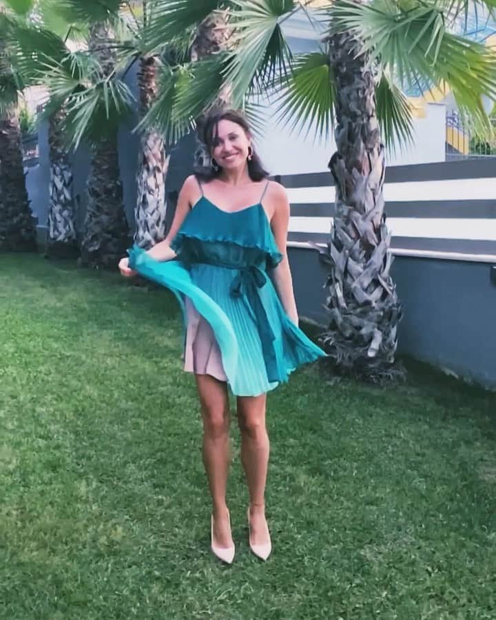 レネタ・カムベロバのインスタグラム：「💚🎶」
