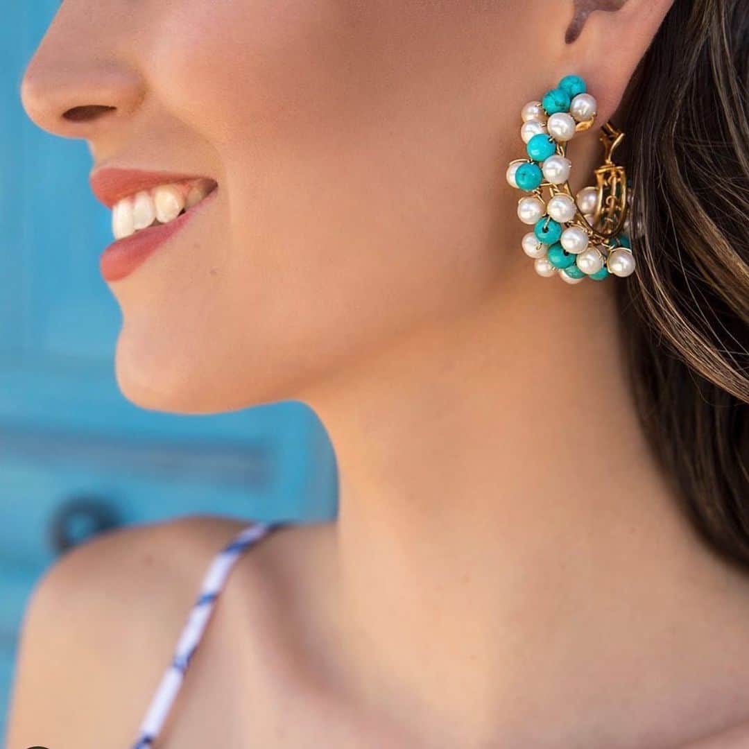 バウンキットさんのインスタグラム写真 - (バウンキットInstagram)「Fun and customizable earrings . . . . .  #hoopearrings #pearlearrings #bespokejewelry #csantos #bounkit #weekend #musthave #turquoise #madeinnyc」7月19日 23時18分 - bounkitnyc