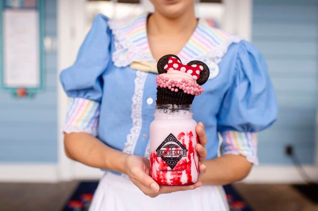 Walt Disney Worldのインスタグラム：「Today is #IceCreamDay!🍦Indulge with these sweet treats – and even a special recipe – from our Disney Parks & Resorts around the world! Link in bio. #DisneyMagicMoments ✨」