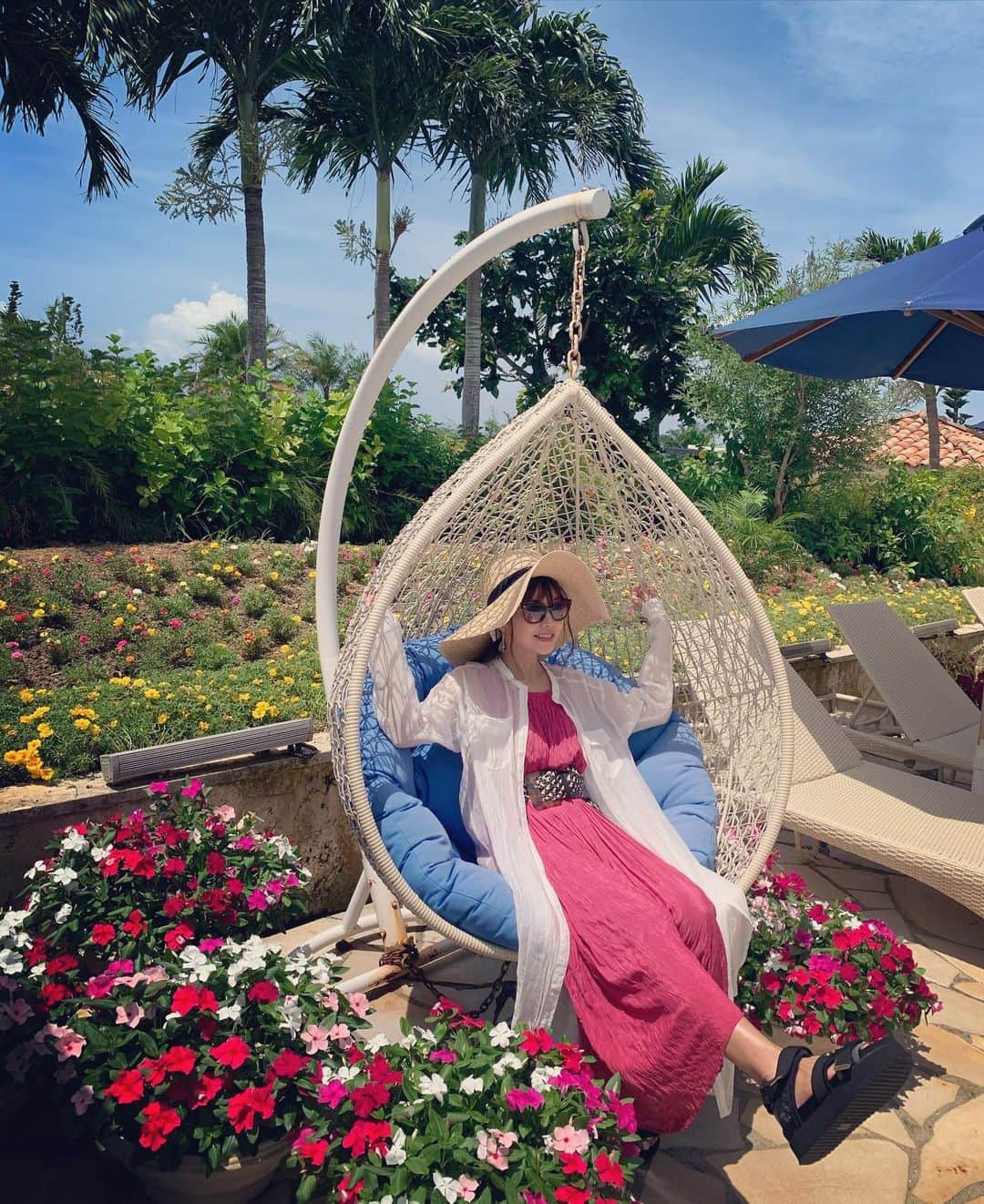 長谷部優のインスタグラム：「久々の晴れ☀️ 今日はお稽古で沢山動いた☺︎ 良い汗かいて、 気持ち良い疲れ☺︎☺︎ ぐっすり眠れそう😪  不安が尽きない毎日ですが、 無事に、安全に、 良いモノ観てもらえますように。。🙏祈る。  舞台 #Three  Kingdoms〜魏国編〜  写真、セレブかっ😂 たまにはカラフルに🤡」
