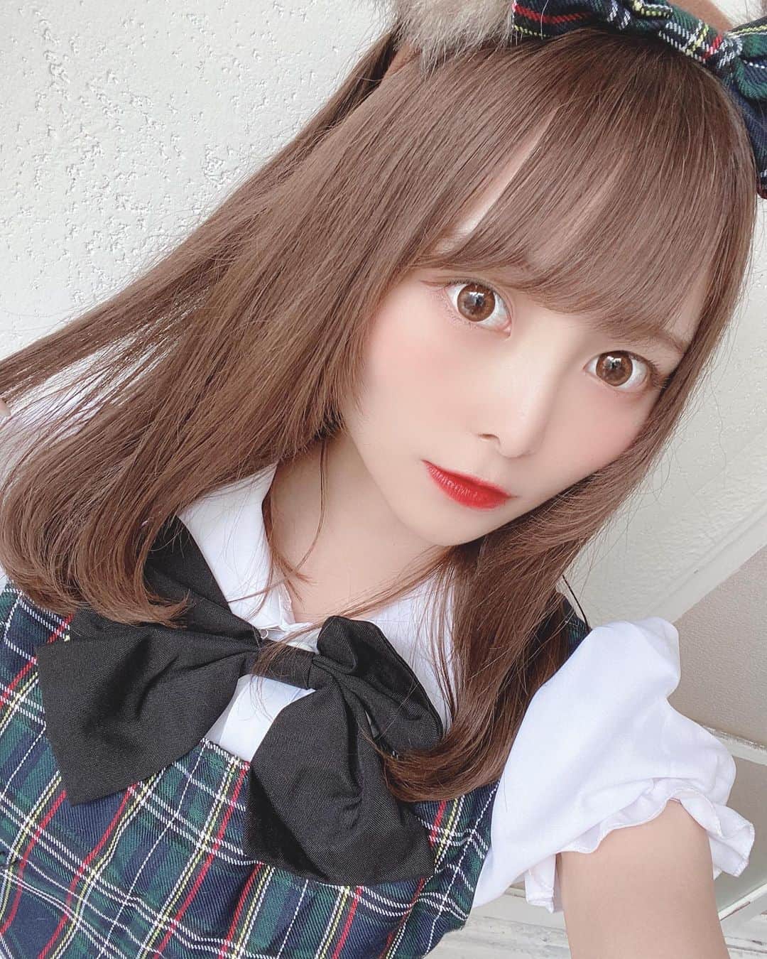 のインスタグラム：「. . . くまメイドさん🧸 . . . 最近こういうコスプレ好きだな！ . . . . . . . . . #くま #メイドさん #メイド服 #メイド #メイドカフェ #メイド喫茶 #メイド服コスプレ #コスプレ #コスプレイヤー #コスプレ女子 #コスプレイヤーさんと繋がりたい #カチューシャ  #撮影会 #撮影会モデル #サロモ #ベージュカラー #ワンカール #カラー」