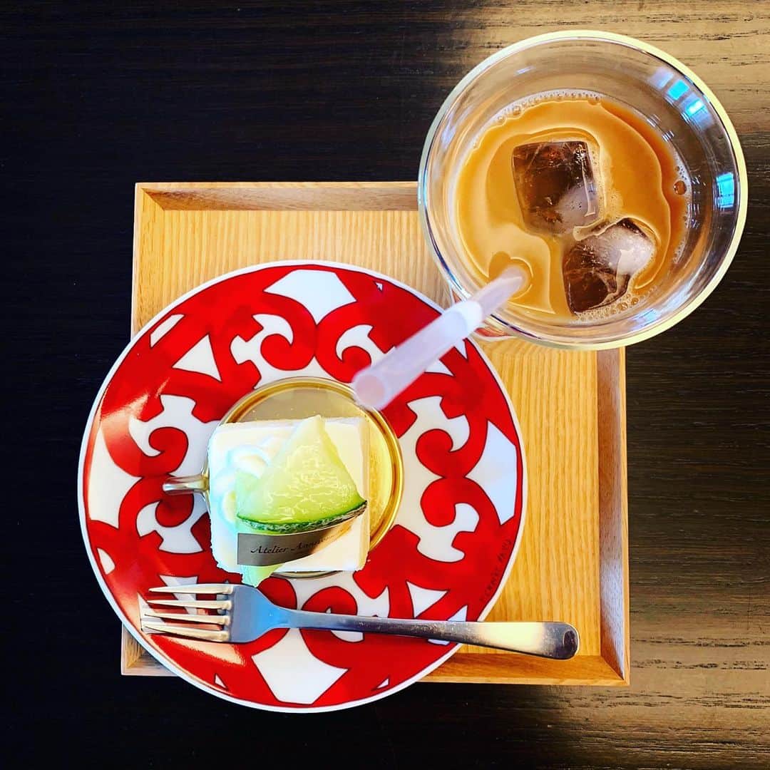 のインスタグラム：「ひと口 #祐ティー #メロンケーキ #アニバーサリー青山 @hermes」