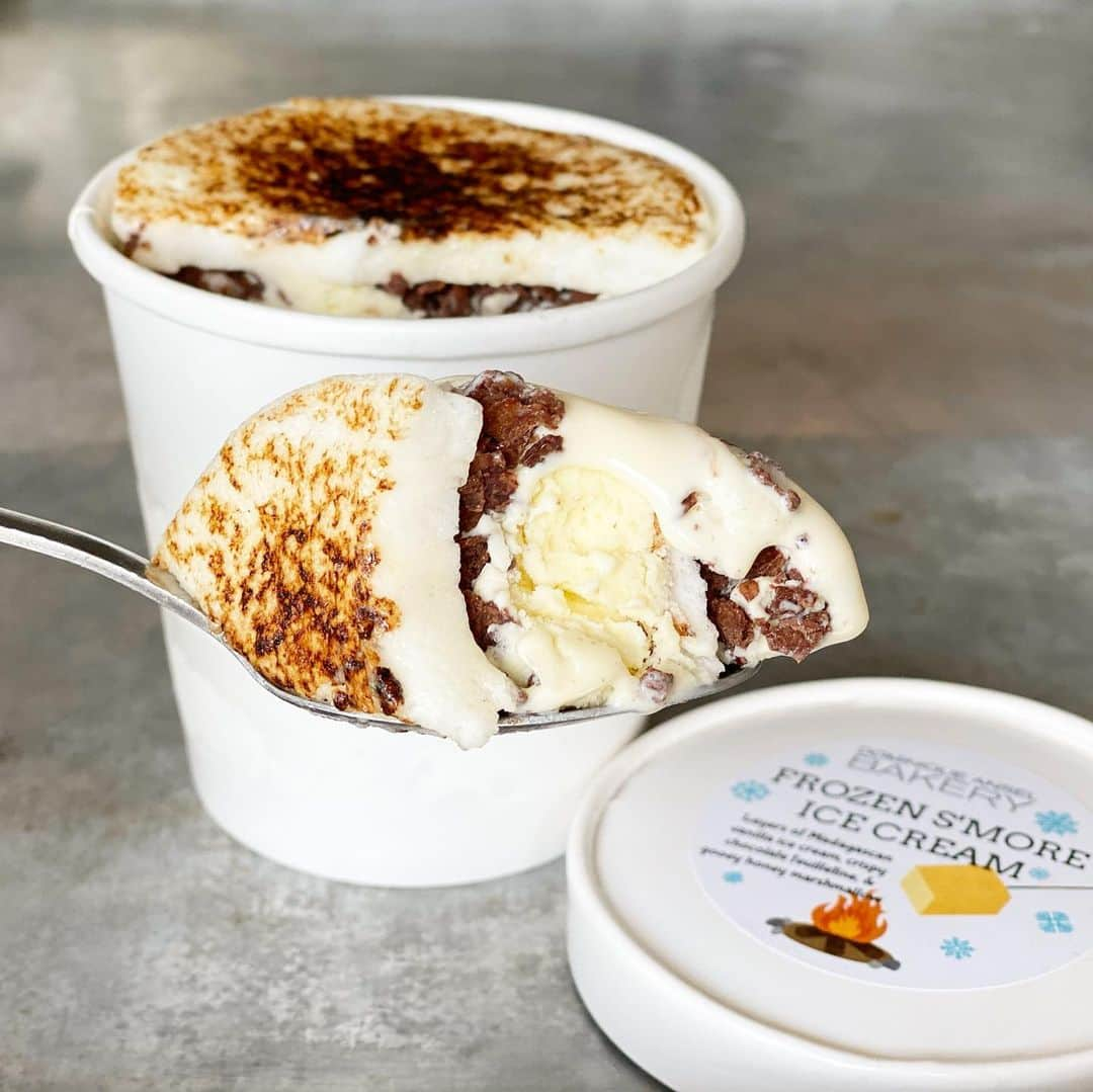 DOMINIQUE ANSEL BAKERYさんのインスタグラム写真 - (DOMINIQUE ANSEL BAKERYInstagram)「Heard it’s #nationalicecreamday. How we do ice cream at the Bakery: pints of Frozen S’mores Ice Cream (with Madagascan vanilla ice cream, chocolate feuilletine, and honey marshmallow), Burrata Ice Cream (creamy burrata ice cream, confit strawberries, and balsamic caramel), and our Cold Brew Ice Cream (@lacolombecoffee cold brew ice cream, anise biscotti, and milk foam). 🍦」7月19日 23時48分 - dominiqueansel