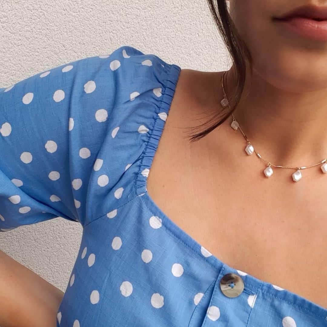アクセサライズのインスタグラム：「Girl with a pearl (necklace)   📷: @rebeccaavalentina  Tap to shop or head to the link in our bio #Accessorize #Accessorizer」