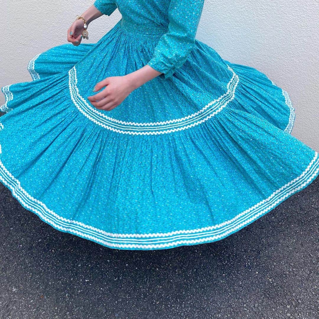 NUTTY Vintage&Collectibleのインスタグラム：「🌈NUTTY 2020 SUMMER SALE🌈 ㅤㅤㅤㅤㅤㅤㅤㅤㅤㅤㅤㅤㅤ ☑︎50's light blue tops+skirt set ㅤㅤㅤㅤㅤㅤㅤㅤㅤㅤㅤㅤㅤ ヴィンテージお好きな皆様に朗報です📢 1950年代のこちらのセットアップが… まさかのセール対象に💥 ストーリーにてプライスなど掲載しておりますので 是非ご覧ください👀 ㅤㅤㅤㅤㅤㅤㅤㅤㅤㅤㅤㅤㅤ どうぞお早めに❤️❤️ ㅤㅤㅤㅤㅤㅤㅤㅤㅤㅤㅤㅤㅤ 🛒〜〜〜〜〜〜〜〜〜〜〜 SUMMER SALE LINE UP 〜〜〜〜〜〜〜〜〜〜〜〜🛒 🎟30%~50% OFF TICKET SALE 💎VINTAGE JEWELRY : EVERYTHING 10%OFF 🛀EVERYTHING ¥1000 BATHTUB 📮ONLINE STORE SHPPING FREE 〜〜〜〜〜〜〜〜〜〜〜〜〜 ㅤㅤㅤㅤㅤㅤㅤㅤㅤㅤㅤㅤㅤ」