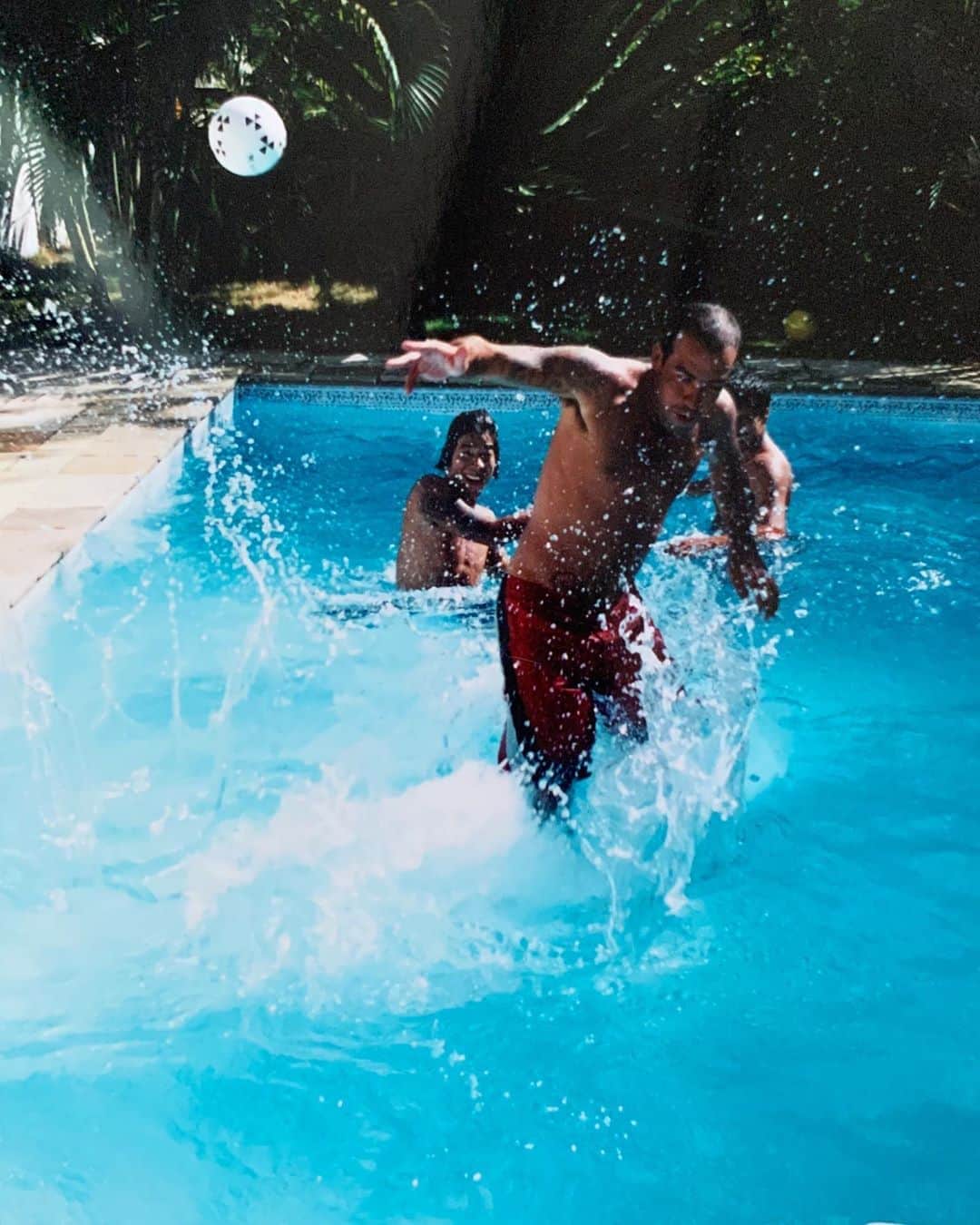 のインスタグラム：「. 18年くらい前に1ヶ月くらいブラジルをまわった時 ライカで撮った写真がひょっこり出てきた。  ライカはこの後、海にドボンしてダメにしちゃったから貴重な写真😭」