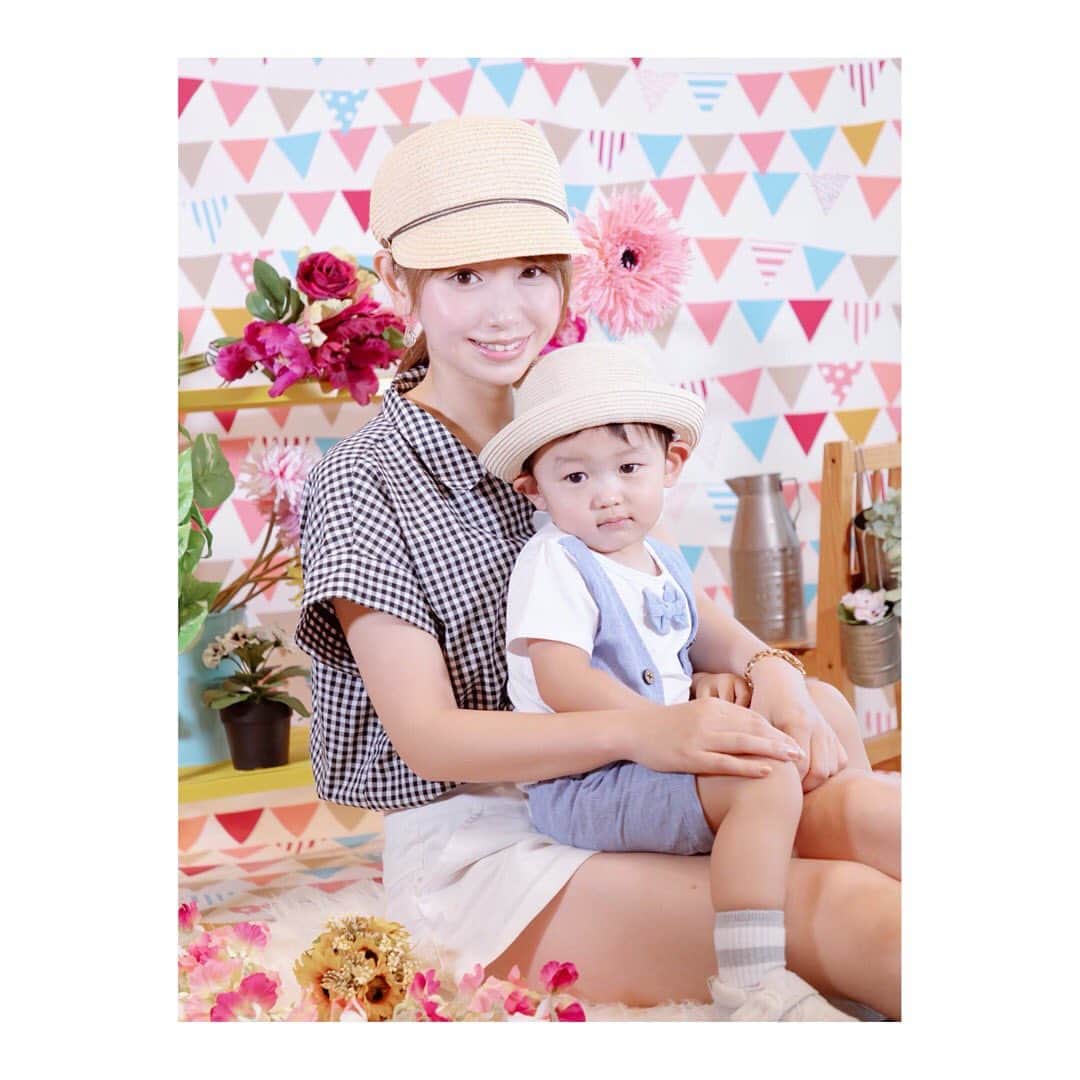 小河結香のインスタグラム：「やっと夏を感じた🌻💕 久々30°超えの晴天☀️ もう7月も下旬だってのに まだまだ梅雨は開けそうにないね✋ 春があっという間に過ぎたのに 夏も何事もなく過ぎ去るのか💨 #enjoy_summer #夏を楽しみたい #久々の晴天 #やっときた夏日 #キッズ時計 #天使と私 #ただの天使 #ちっちゃな彼氏 #ベビスタグラム #インスタベビー #ig_baby #キッズレート #キッズフォト #ベビーフォト #子供写真 #赤ちゃん写真」