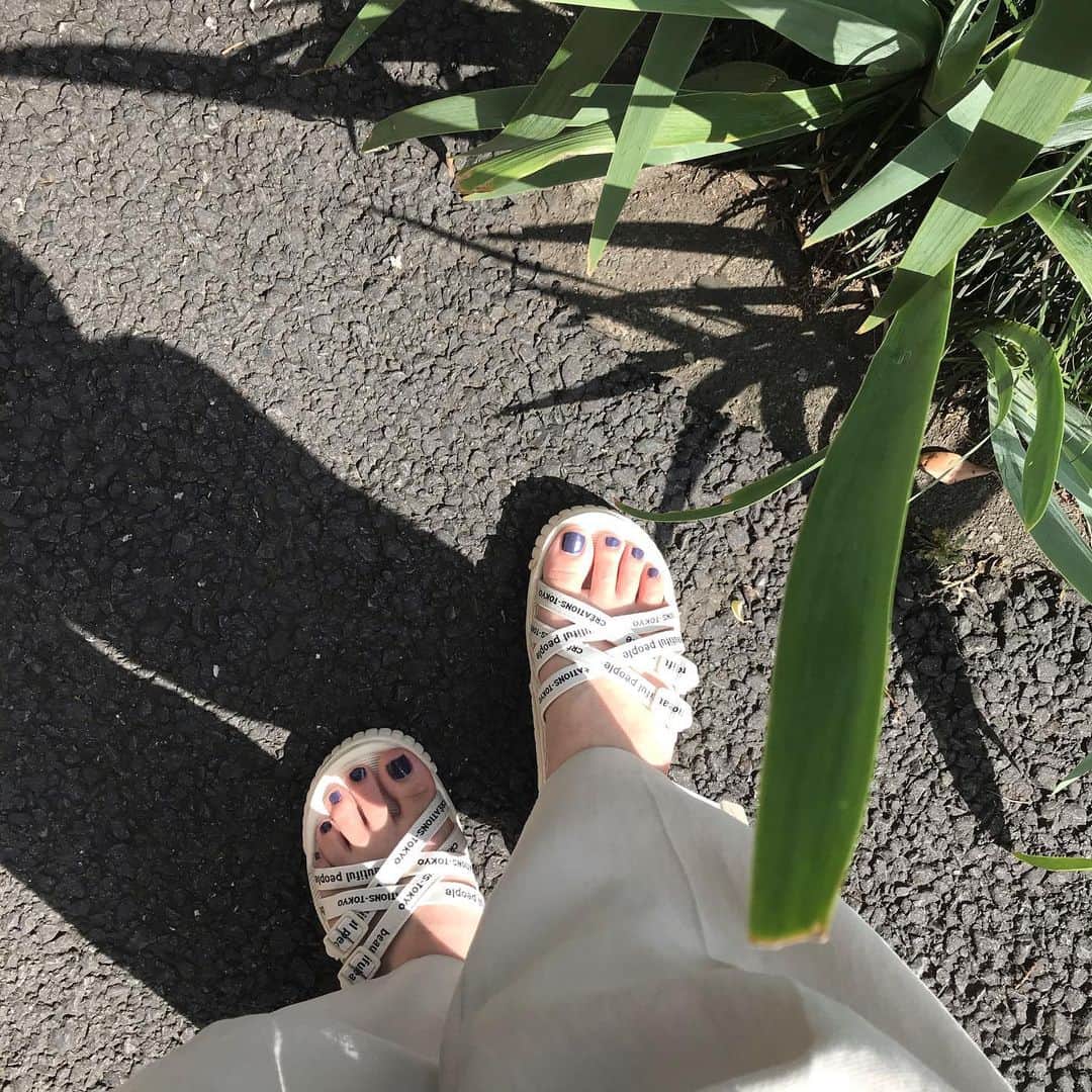 のインスタグラム：「beautiful peopleのサンダル歩きやすくて最高🌿  #サンダル#beautifulpeople」