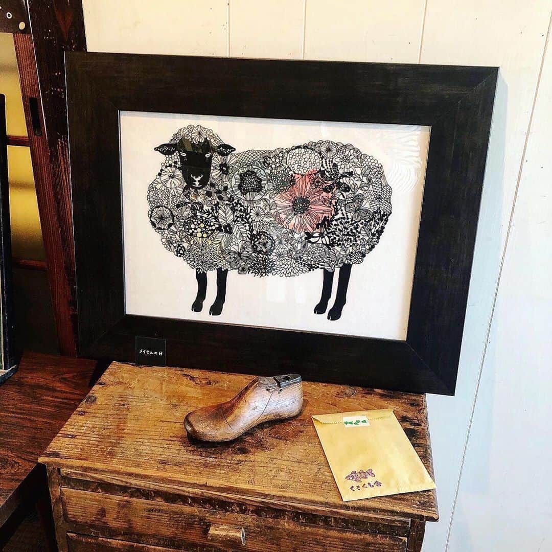 のインスタグラム：「.  くろくも舎の切り絵展✂︎ . 古民家の奥の方で女性が切り絵アートを作られていました♩  たまたま見つけてぷらっと入って可愛いポストカードGET出来て幸せ✍️♡  . .  #八女#八女観光 #くろくも舎#アート #切り絵#切り絵作家  #ポストカード#個展 #えりなの八女旅日記」
