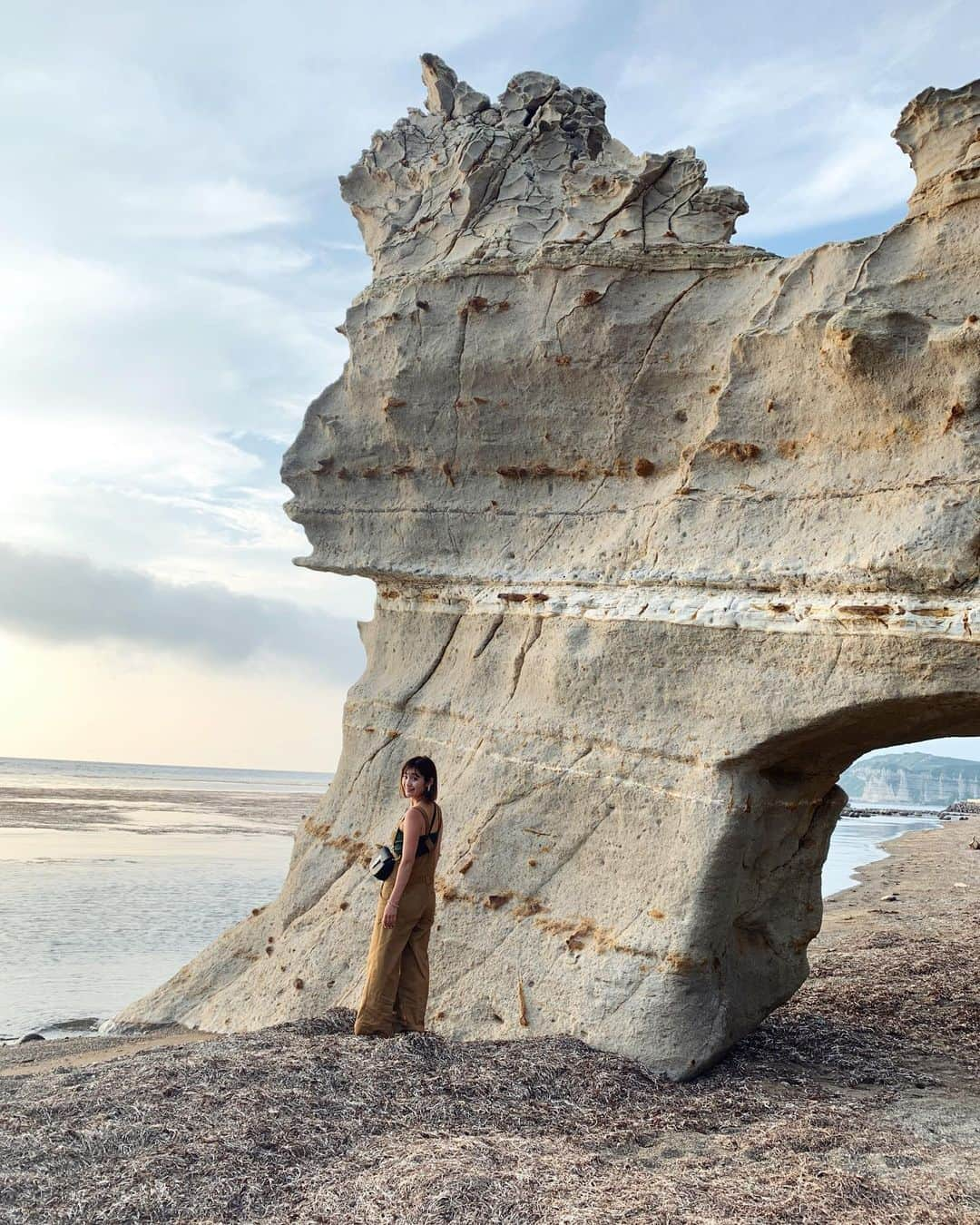 畑中奈緒美さんのインスタグラム写真 - (畑中奈緒美Instagram)「・ やっぱり今年の夏もこの景色が見たいな👒・ ・ ・ #北海道 #乙部町 #シラフラ #くぐり岩 #滝瀬海岸」7月19日 15時54分 - hatanaka_naomi