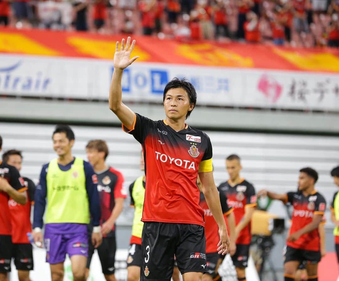 丸山祐市のインスタグラム：「vs サガン鳥栖﻿ ﻿ 昨日も応援ありがとうございました‼️﻿ ﻿ ファミリーの皆さんと勝利を喜び合えて最高に嬉しかったです😁👍﻿ ﻿ 連戦が続くので、またいい準備して、チーム一丸となって戦っていきます‼️﻿ ﻿ #nagoyagrampus #grampus ﻿#名古屋グランパス ﻿#soccer ﻿#サッカー ﻿#豊田スタジアム ﻿#丸山祐市 ﻿#3 #サガン鳥栖 #勝利 ﻿#クリーンシート #継続 #準備 ﻿#笑顔 ﻿#ファミリー ﻿#elpibe」