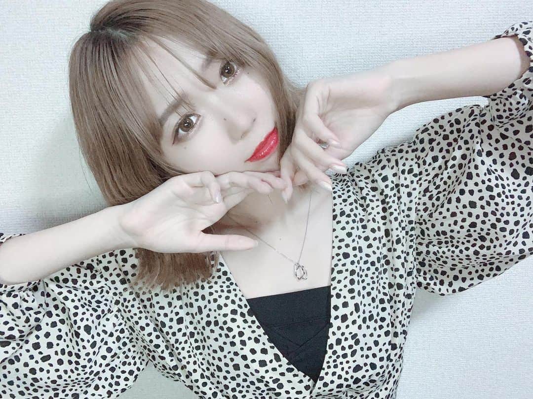 桑名利瑠のインスタグラム：「. . . うぃぃぃぃぃぃぃぃ。 あちちちちち。 . . . #fashion #code #selfie #selca #followｍe #l4l #followforfollowback #makeup #make #ショートボブ #ハイトーン #ウェーブ巻き #韓国風 #instafashion #instagood #instalike #instapic #photooftheday #photo #outfit #outfitoftheday #style #me #ダルメシアン #tokyo #도쿄 #아이돌 #모델 #패션 #네일」