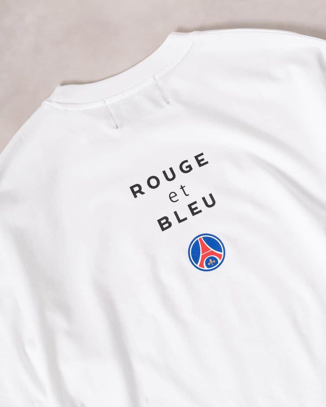 EDIFICEさんのインスタグラム写真 - (EDIFICEInstagram)「《予約》【Paris Saint-Germain】﻿ - Summer Tee Collection -﻿ ﻿ フランスのリーグ・アンで絶大な人気を誇るフットボールチーム「Paris Saint-Germain」のJAPAN限定コレクション。﻿ ﻿ PSGのチャント（応援歌）の一節 「ROUGE et BLEU 」。﻿ 日本語で直訳すると “赤と青” PSGサポーターがクラブに対しての愛を歌った一節を背中にシックにプリントした一着です。﻿ ﻿ ﻿ 【Paris Saint-Germain / パリサンジェルマン】﻿ フランス・パリに本拠地を置くフットボールクラブ「Paris Saint-Germain」。1970年に創設し、1974年以降はリーグ・アン（フランス1部リーグ）に在籍し続けており、様々なタイトルを獲得している強豪クラブとして広く認知されています。世界的なトッププレーヤーの移籍も盛んに行われ、度々シーンを盛り上げる事も。数々の輝かしい功績で多くのファンの心を掴んでいます。﻿ ﻿ ﻿ Tee : 【Paris Saint-Germain】¥7,000+tax﻿ No : 20071340002310﻿ ﻿ ﻿ ﻿ ﻿ ﻿ ﻿ ﻿ ﻿ ﻿ ﻿ #edifice #psg #parissaintgermain #preorder #teeshirt #2020ss #mensfashion #rougeetbleu #japanlimited #teecollection #menswear #fashion #psg_tokyo #edificetokyo #psgstoretokyo #parissaintgermainstoretokyo #エディフィス #エディフィス東京 #パリサンジェルマン #パリサンジェルマン東京 #渋谷パルコ #名古屋パルコ」7月19日 16時38分 - edifice.jp