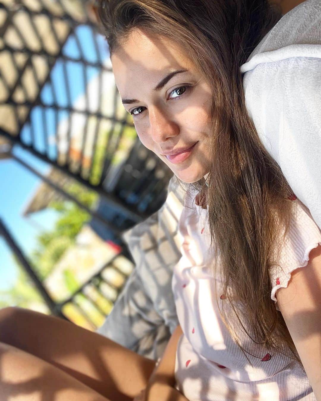 Fahriye Evcenのインスタグラム：「🌾 günaydın..」