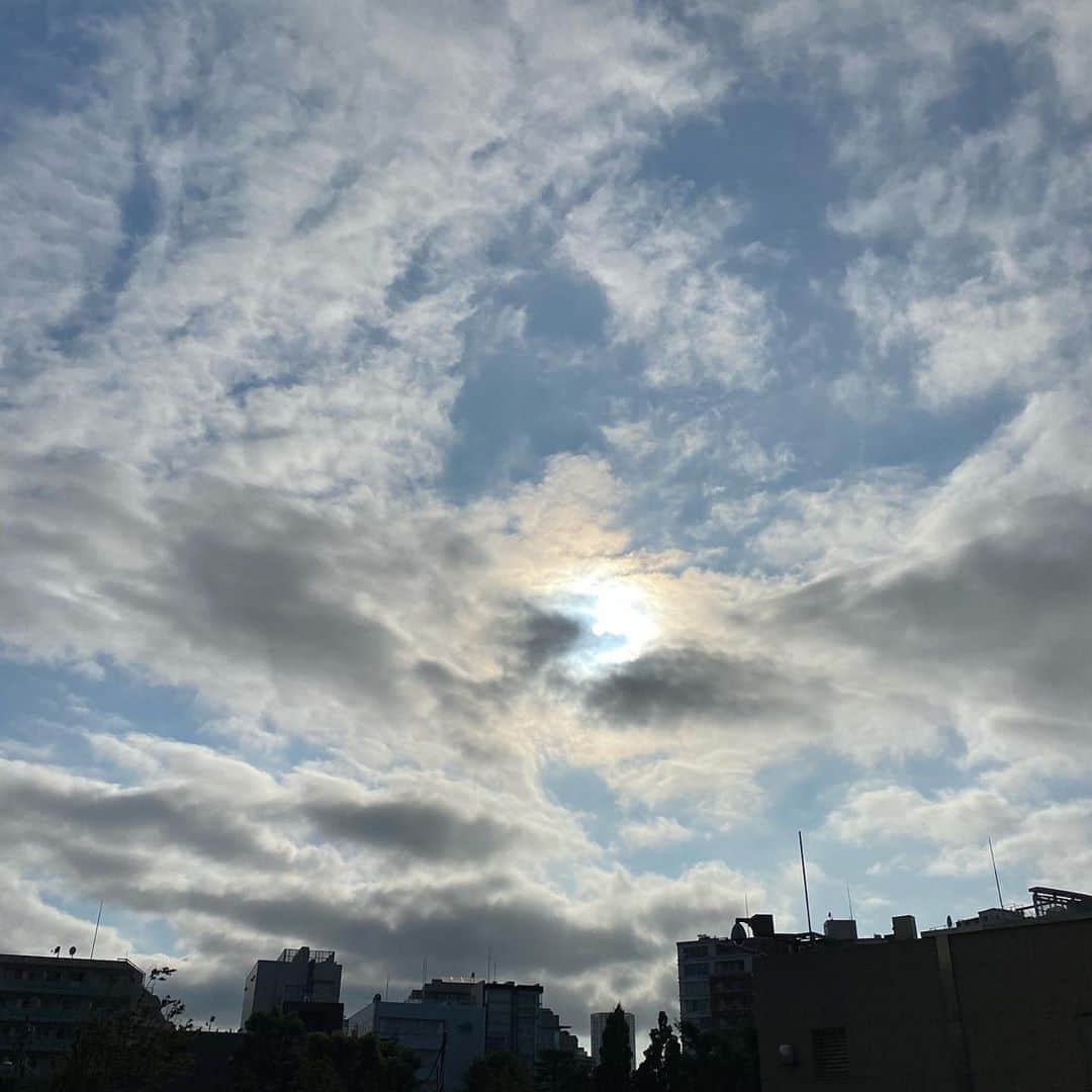 渋谷慶一郎のインスタグラム：「Dreaming. TOKYO 4pm #noedit」