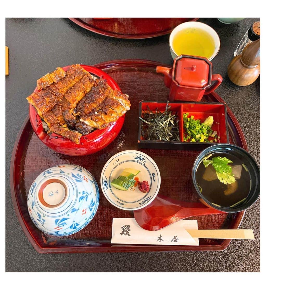 南杏奈さんのインスタグラム写真 - (南杏奈Instagram)「名古屋名物といえば 『ひつまぶし』🍚 _ お櫃からはみ出ちゃう 大きな鰻にびっくり、、😂💕 _ 甘みの強い濃厚なタレと 関西風に焼き上げた鰻の 相性がよくてとても美味しかった♡ _ _ “Hitsumabushi” is famous dish in Nagoya area. It is chopped “Kabayaki”  eel on rice served in a lacquer ware container called “Hitsu”.  It is close to “Teriyaki” taste. It's really good. You can try!! _ __ _ __ #鰻木屋 #鰻 #うなぎ #ひつまぶし #関西風 #食べるの大好き #名古屋観光 #名古屋グルメ #名古屋めし #名古屋名物 #美食 #ご飯日記 #ご飯記録 #グルメ旅 #japanesegirl #followｍe #japanesefoods #eatlover #f4f #l4l #japan #nagoya #unagi #hitsumabushi #unagidon #yummy #gourmet #nagoyafood #foodie #lunch」7月19日 16時44分 - anna1031__