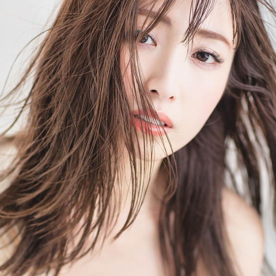 のインスタグラム：「. 📷 THE WORKS model:ayana hairmake:y.miyagaki photograph&artwork:rt8 .   #best_photogram #bestphotogram_portraits #beautiful #model #fashion #japan_photo_now #portrait_perfection #IGersJP #サロモ #関西モデル #ヘアメイク #撮影依頼募集中 #モデル #撮影 #ポートレート #カメラ #写真撮ってる人と繋がりたい #写真好きな人と繋がりたい #モデル募集 #ポートレート部 #東京カメラ部 #ポートレート女子 #被写体 #ポトレ #京都 #ファインダー越しの私の世界 #作品撮り #関西写真部 #モデルさんと繋がりたい #ポートレートしま専科」
