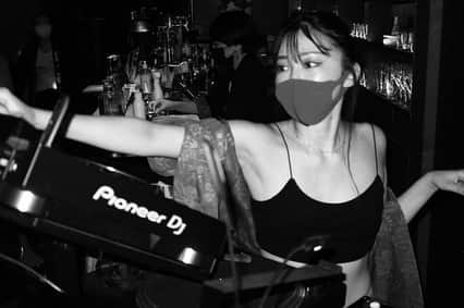 DJ mariennuのインスタグラム：「💿💿💿 @azumaya_shibuya  #dj #二枚目の謎に目力　 #真剣さ」